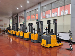 elektricheskie-shtabelery-kak-vybrat-naibolee-podkhodyashchuyu-model