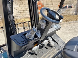 Дизельный вилочный погрузчик UN FD20T (двигатель Xinchai) на складе в Хабаровске