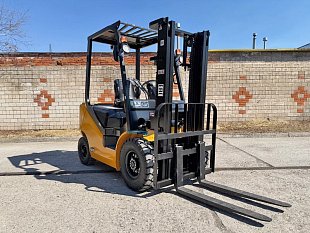 Дизельный вилочный погрузчик UN FD20T (двигатель Xinchai) на складе в Хабаровске