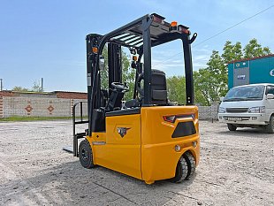 Электрический вилочный погрузчик UN FBT16 на складе в Хабаровске