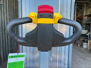 Электрический штабелер XILIN CDDR15-Li 1.5 тонны на складе в Хабаровске