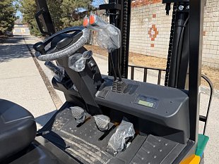 Дизельный вилочный погрузчик UN FD20T (двигатель Xinchai) на складе в Хабаровске