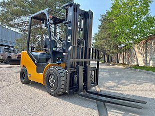 Дизельный вилочный погрузчик UN FD35T (двигатель Xinchai) на складе в Хабаровске