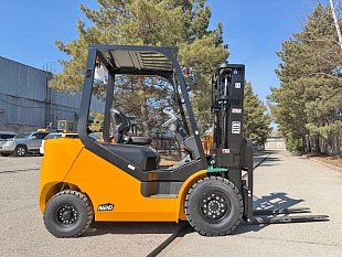 Дизельный вилочный погрузчик UN FD20T (двигатель Xinchai) на складе в Хабаровске