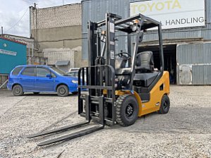 Дизельный вилочный погрузчик UN FD15T (двигатель Xinchai)