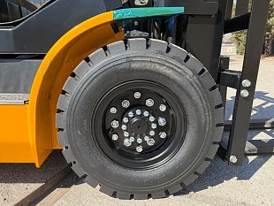 Дизельный вилочный погрузчик UN FD20T (двигатель Xinchai) на складе в Хабаровске