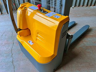 Электрический штабелер XILIN CDD15R-EN на складе в Хабаровске