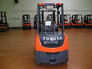 Новый погрузчик Toyota 62-8FD30FV3000 на складе в Хабаровске