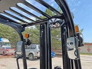 Электрический вилочный погрузчик UN FBT16 на складе в Хабаровске