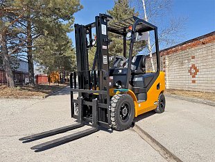 Дизельный вилочный погрузчик UN FD20T (двигатель Xinchai) на складе в Хабаровске