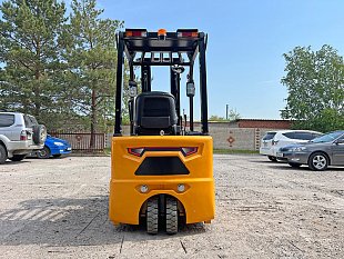 Электрический вилочный погрузчик UN FBT16 на складе в Хабаровске