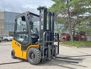 Электрический вилочный погрузчик UN FB25 на складе в Хабаровске