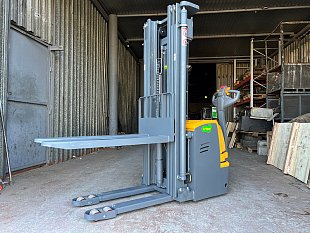 Электрический штабелер XILIN CDDR15-Li 1.5 тонны на складе в Хабаровске