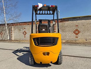 Дизельный вилочный погрузчик UN FD20T (двигатель Xinchai) на складе в Хабаровске
