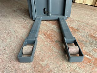 Электрический штабелер XILIN CDD15R-EN на складе в Хабаровске