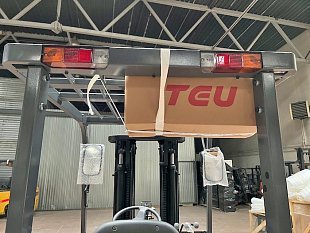 Электрический вилочный погрузчик TEU FB18VFHM450+SS на складе в Хабаровске