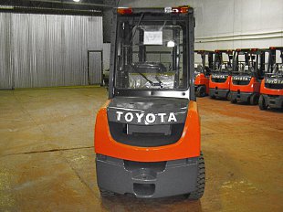 Новый погрузчик Toyota 32-8FG25FV3000 на складе в Хабаровске