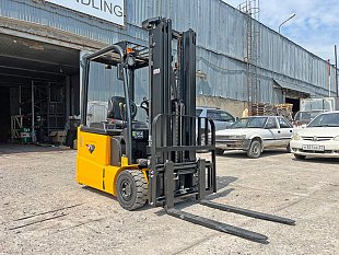 Электрический вилочный погрузчик UN FBT16 на складе в Хабаровске